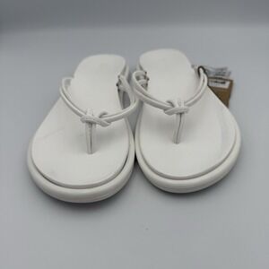 OLUKAI WHITE 'AKA KNOTTED STRAPS BEACH/POOL FLIP FLOPS‎ WOMEN'S SIZE 7 NWT